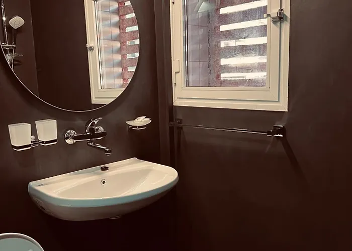 Black Cat Apartment *