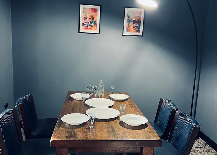 Apartment Black Cat *